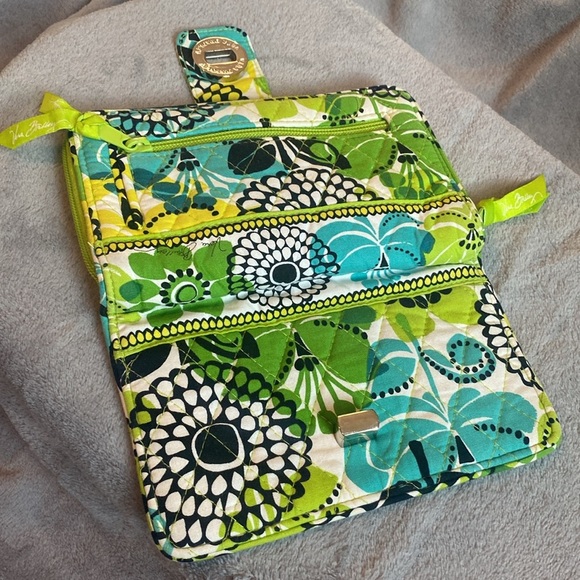 💚💛VERA BRADLEY💚💛Lime’s Up Turn Lock Wallet in Cotton/EUC - Picture 7 of 7